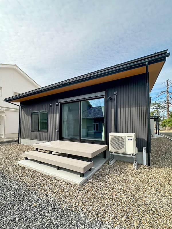 LDK掃き出し窓 樹脂デッキ